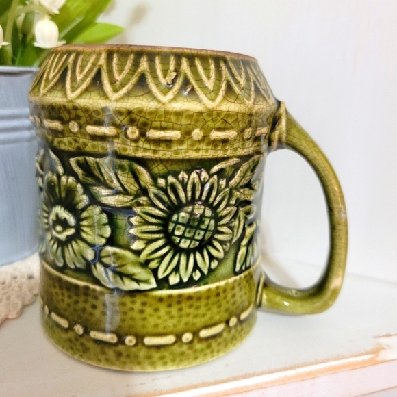 Vintage Olive Green Floral Stoneware Mug - Picture 4 of 4